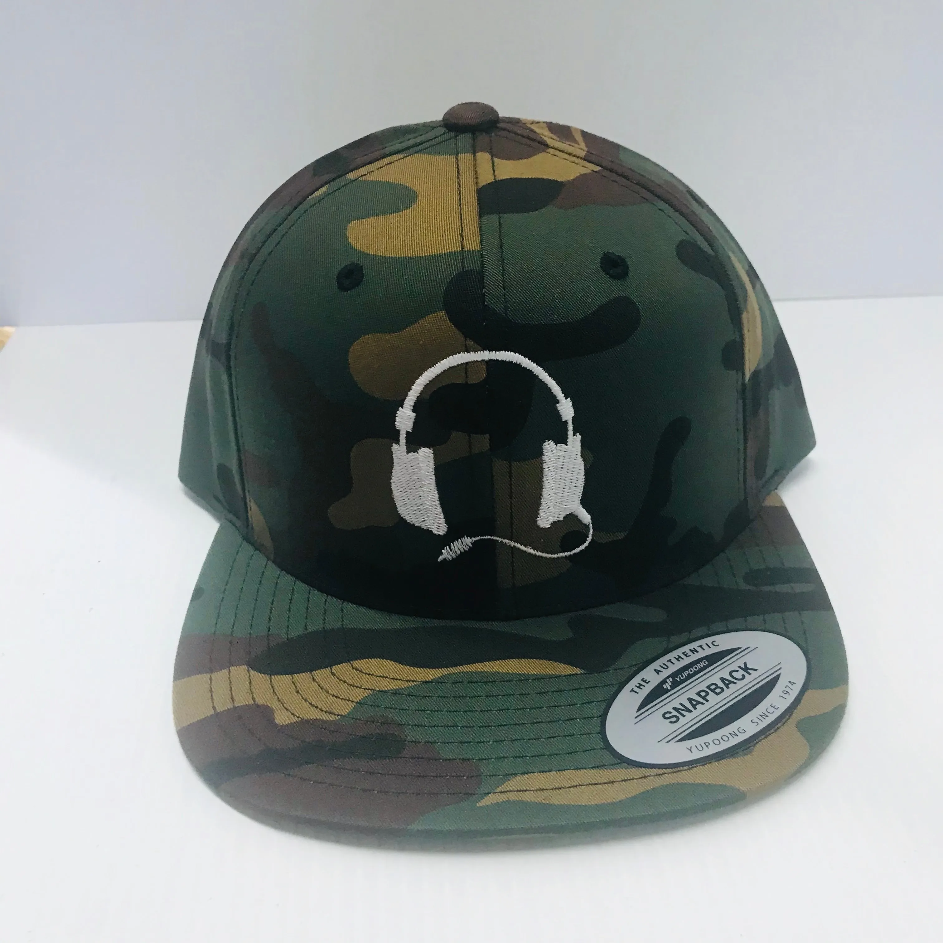 Camouflage cap / White  logo