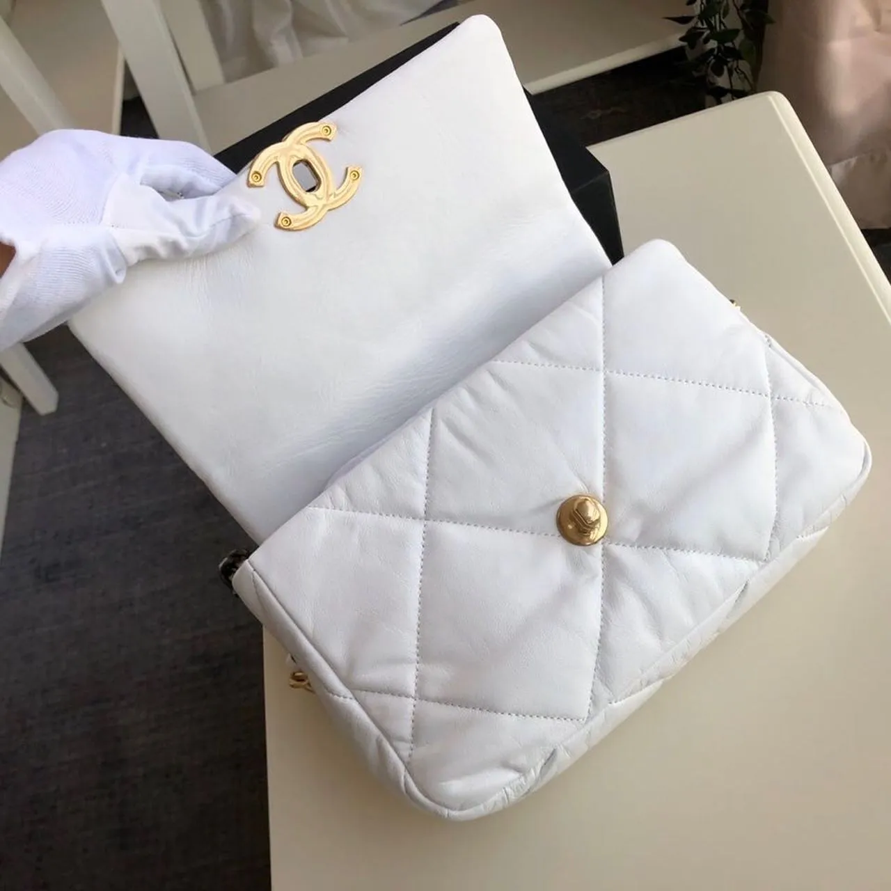 CHL 19 HandBag White For Women 10.1in/26cm AS1160