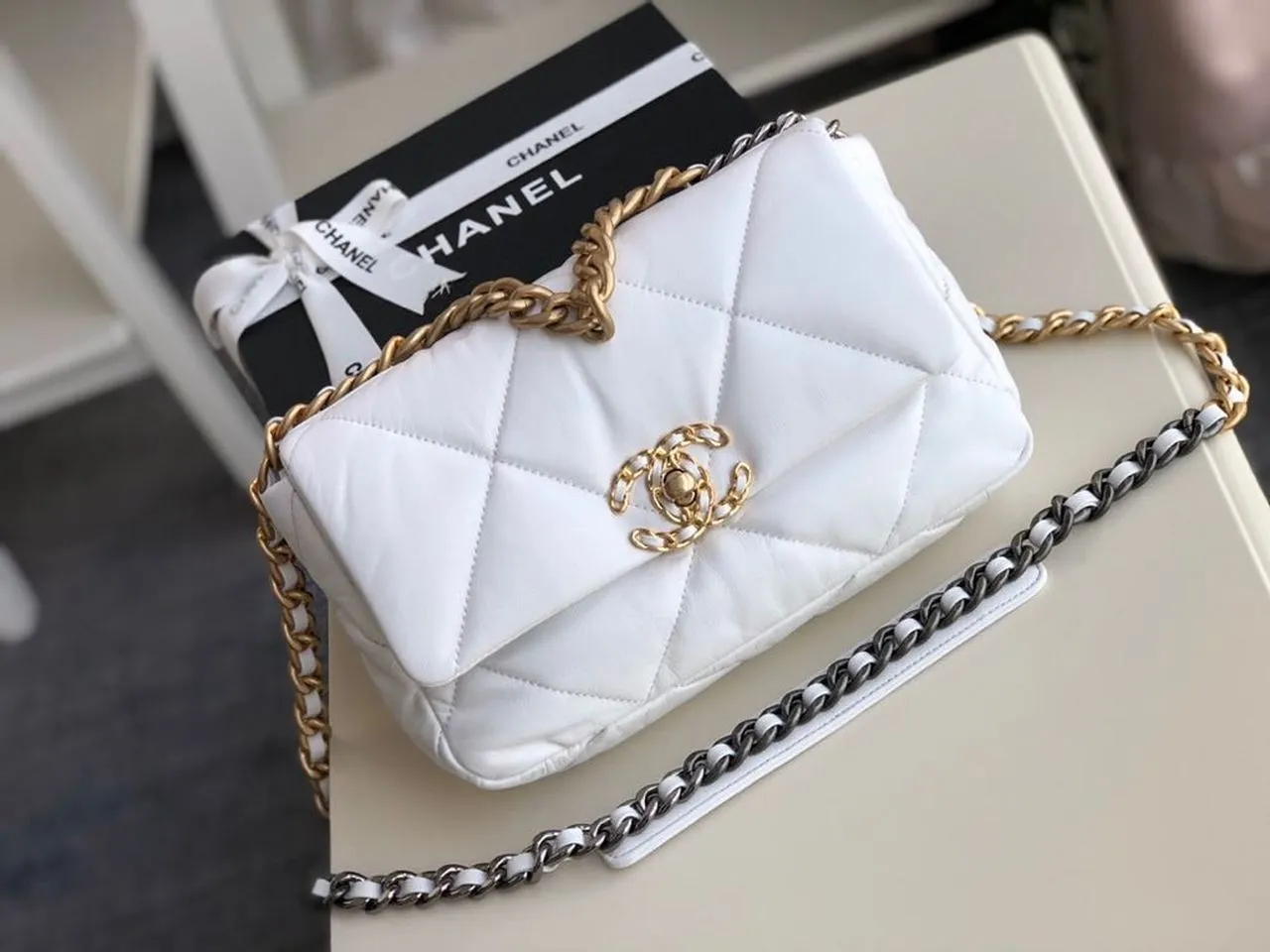 CHL 19 HandBag White For Women 10.1in/26cm AS1160