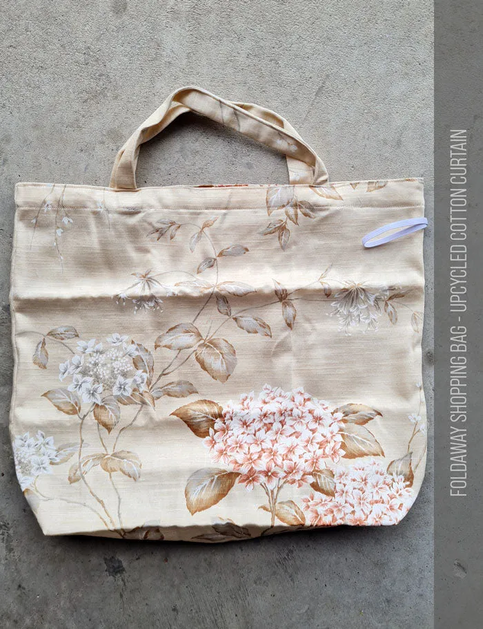 Foldaway shopping bag