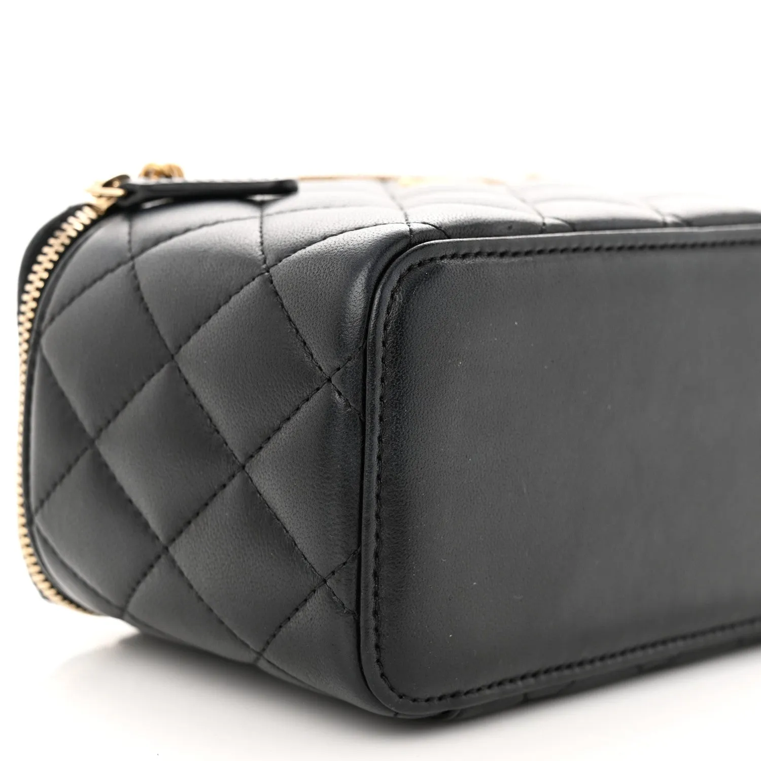 Lambskin Quilted Pearl Crush Small Vanity Case With Chain Black