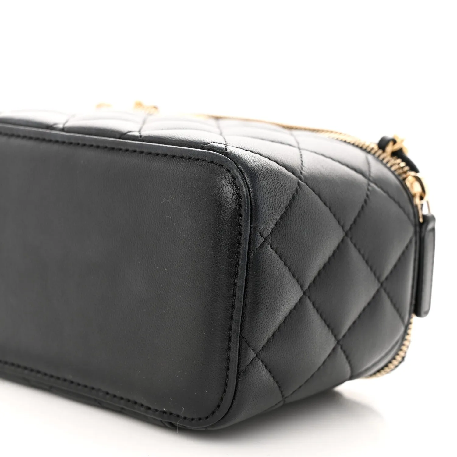 Lambskin Quilted Pearl Crush Small Vanity Case With Chain Black